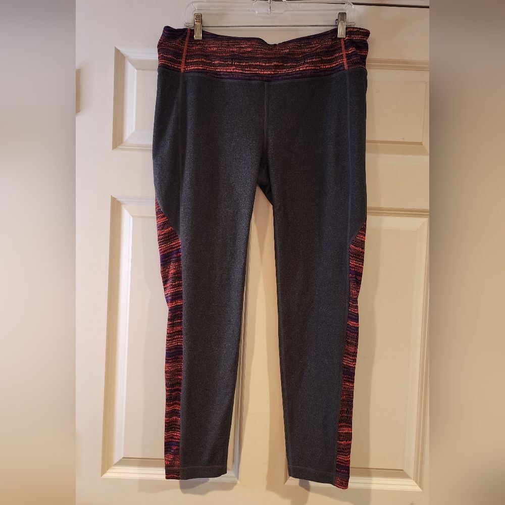 Athleta Retreat Revelation Tight gray and red leggings like new 2X